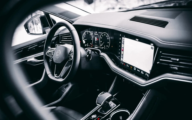 Volkswagen Touareg cena 352900 przebieg: 2100, rok produkcji 2023 z Polkowice małe 67
